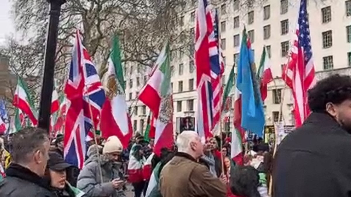 Londra'da İran'daki İnsan Hakları İhlalleri Protesto Edildi