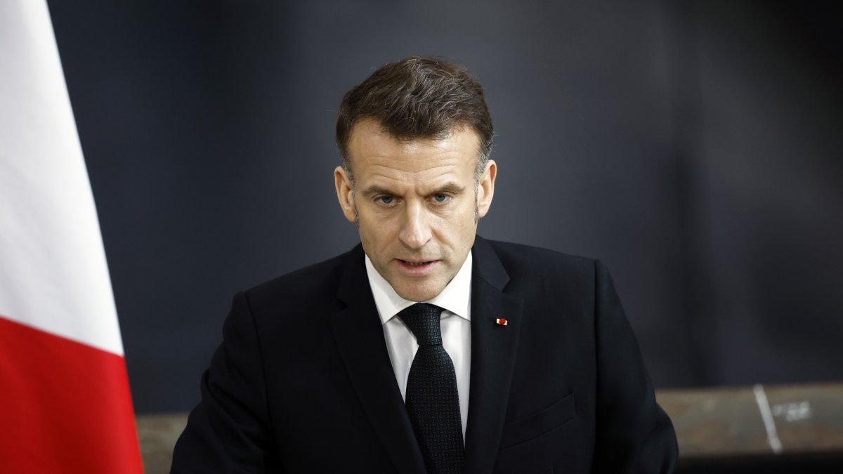 Macron ve Pezeşkiyan Arasında Diplomatik Telefon Görüşmesi