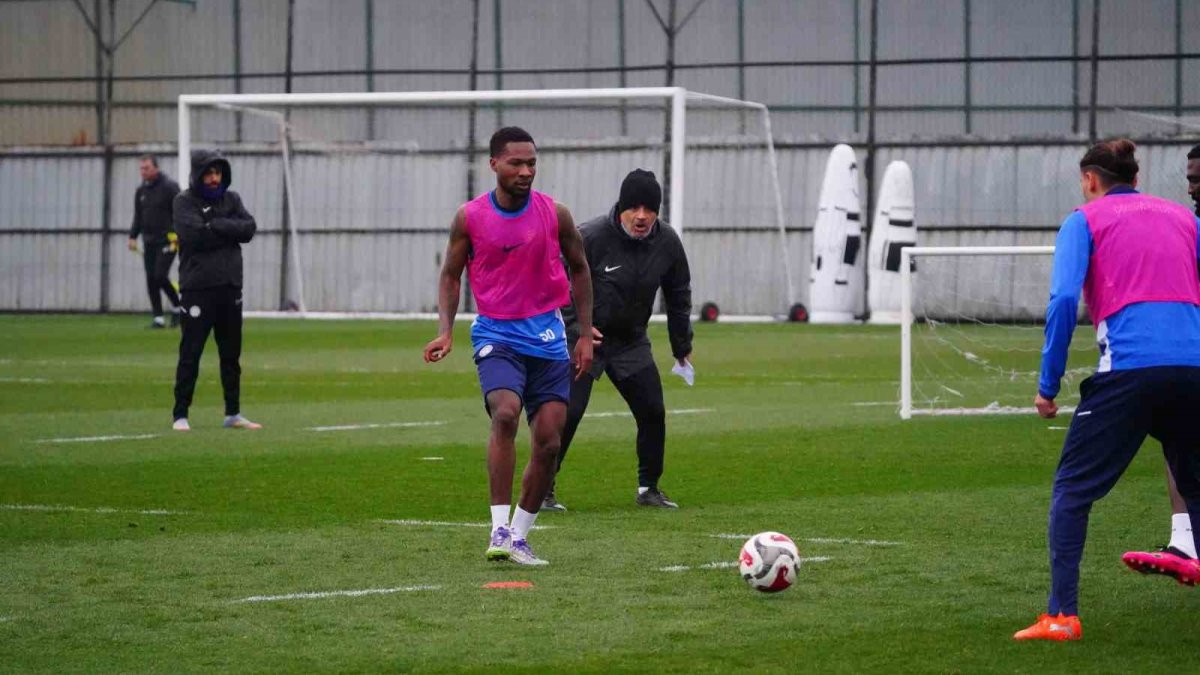 Çaykur Rizespor, Fatih Karagümrük Maçı Hazırlıklarına Başladı