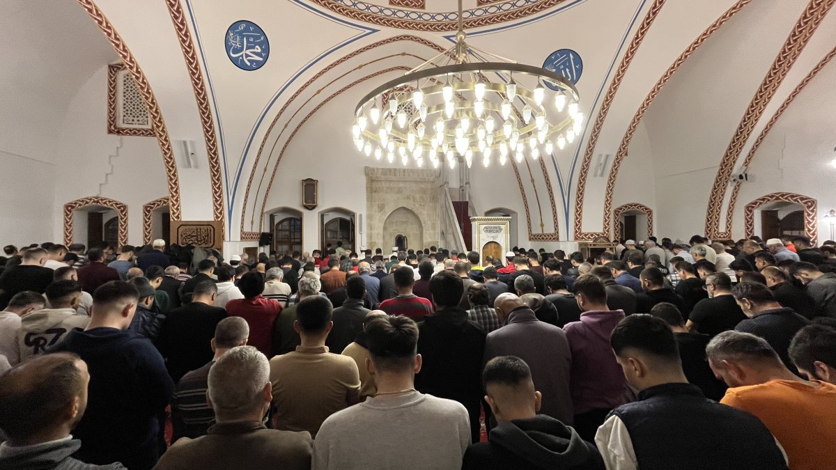 Yeniden İnşa Edilen Habibi Neccar Camii Kadir Gecesi'nde Dolup Taştı