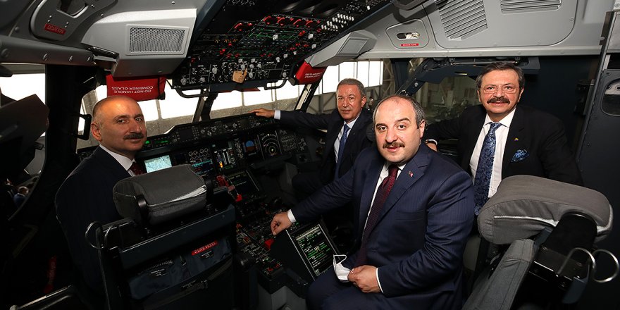 'Uçan kale'nin kokpitinde üç bakan