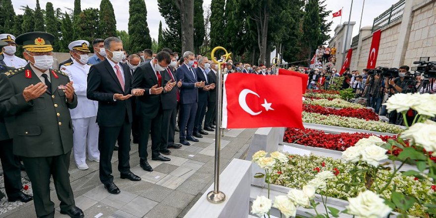 15 Temmuz şehitleri kabirleri başında anıldı