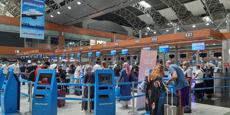 İstanbul'daki havalimanlarında Kurban Bayramı yoğunluğu