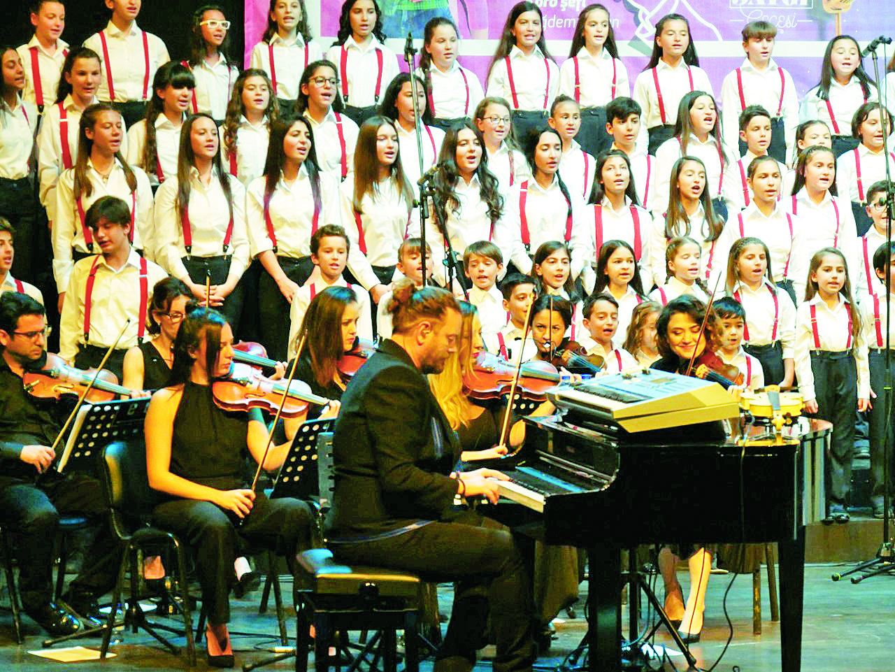 Büyükçekmeceli çocuklar  Kayahan’ı şarkılarıyla andı