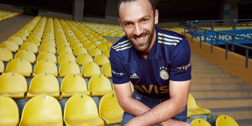 Fenerbahçe'de yeni sezon formaları satışa sunuldu