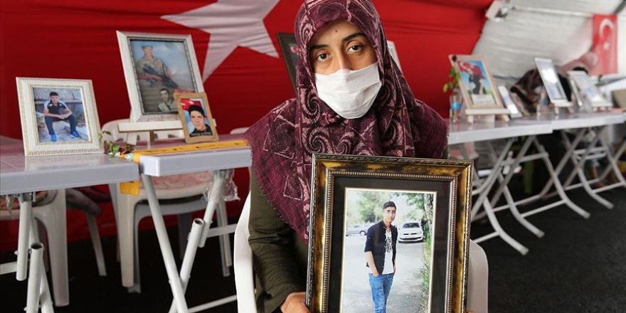 Diyarbakır'da evlat nöbetindeki Zekiye Bozdağ: Lütfen dönün gittiğiniz yol yol değil