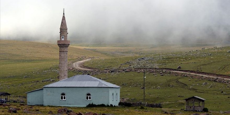Bilbilan yaylasında sisle gelen masalsı güzellik