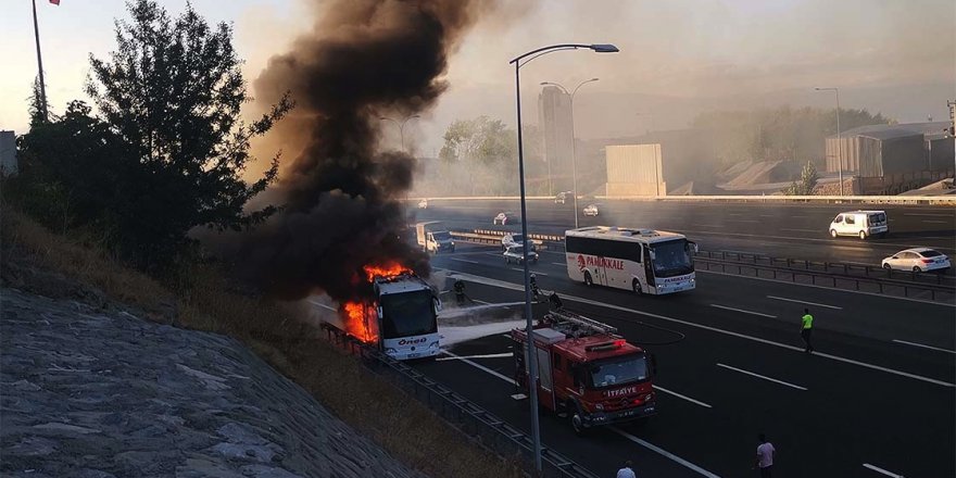 Kocaeli'de seyir halindeki yolcu otobüsü yandı