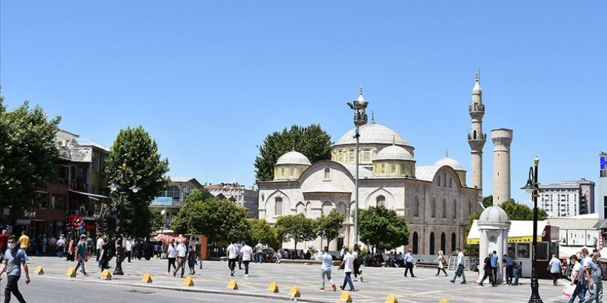 Malatya'da Kovid-19 tedbirleri kapsamında mesai saatlerinde düzenlemeye gidildi
