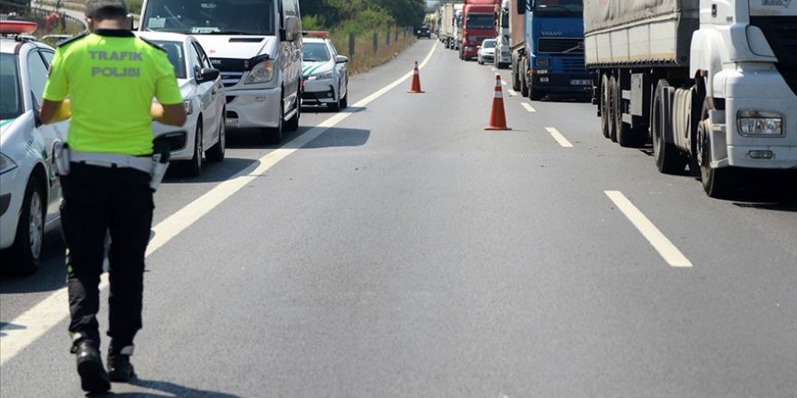 Trafikte makas atan sürücülere ceza yağdı