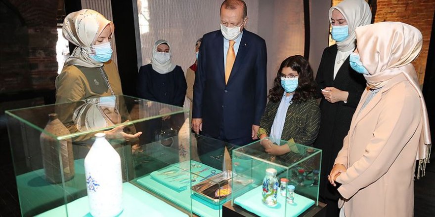 Cumhurbaşkanı Erdoğan 'Böyle Daha Güzelsin' sergisini gezdi