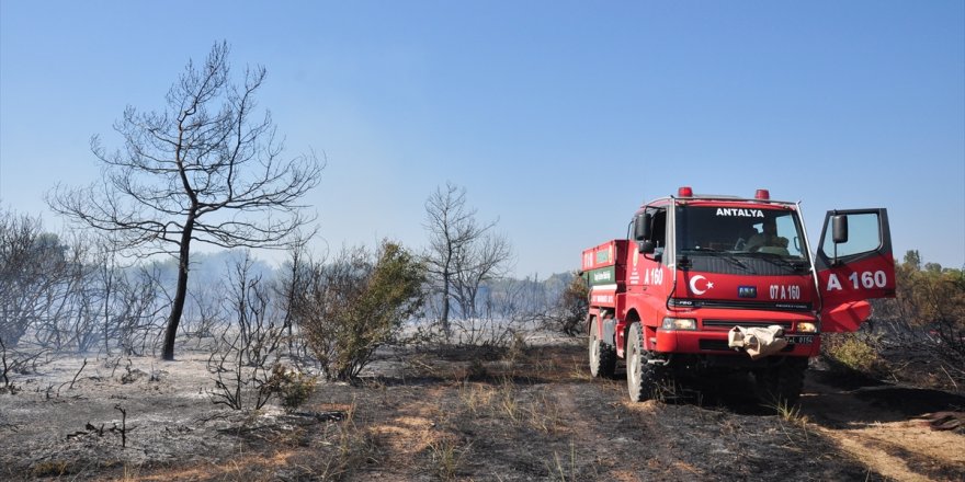 Antalya'da çıkan yangında 1 hektar orman alanı zarar gördü