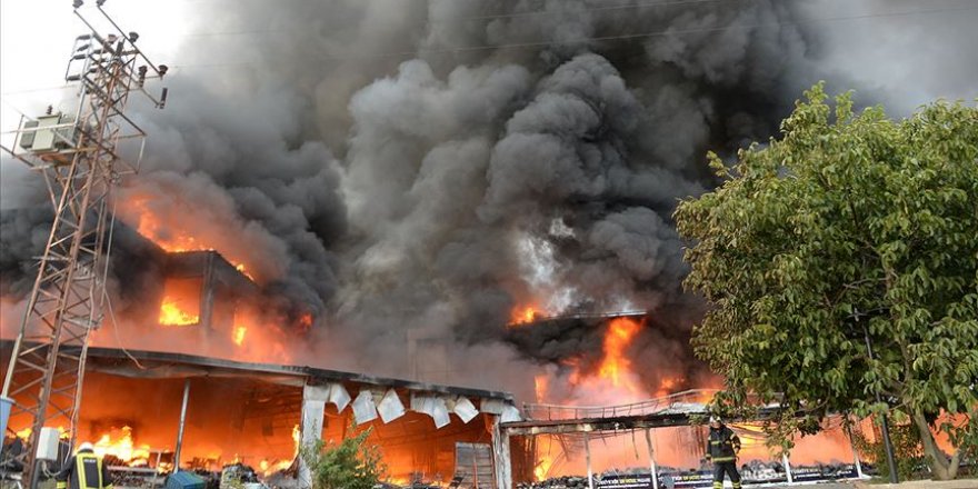 Tokat'ta bir AVM'de çıkan yangın kontrol altına alındı