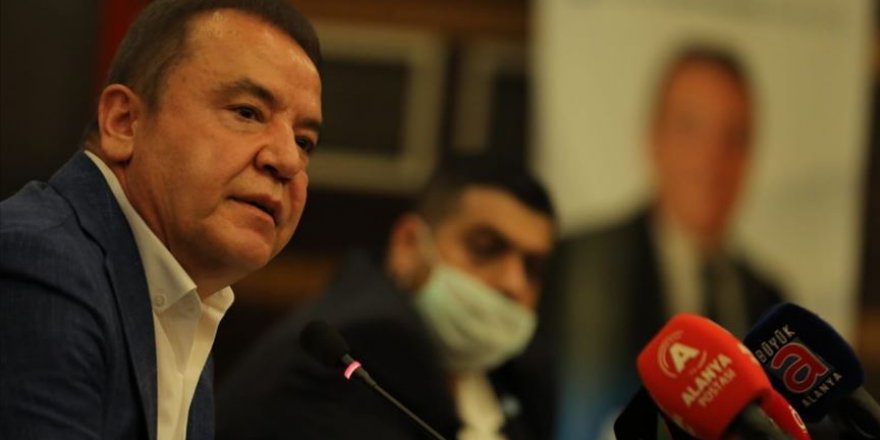 Muhittin Böcek'in Kovid-19 tedavisi sürüyor