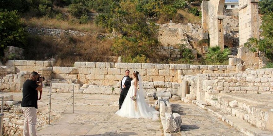Mersin'deki antik kent yeni evlenen çiftlere doğal fotoğraf stüdyosu oldu
