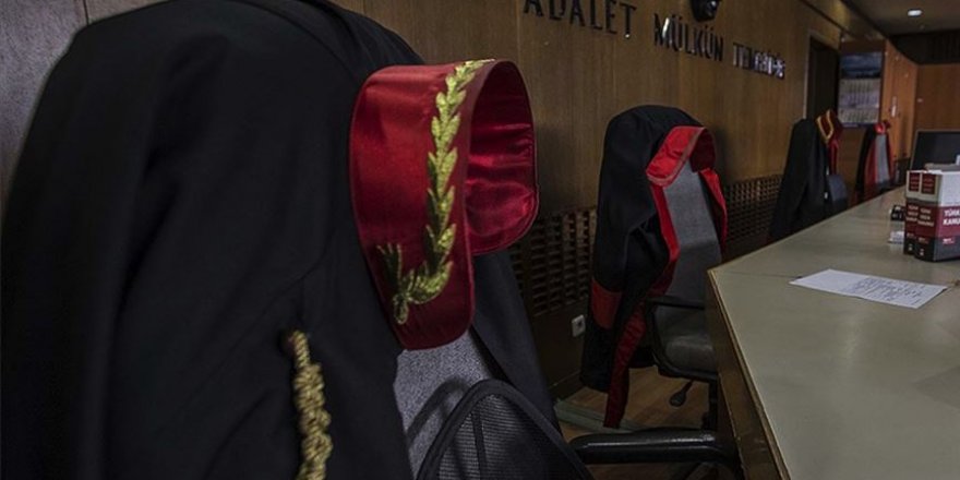 Meslekten ihraç edilen iki hakim gözaltına alındı