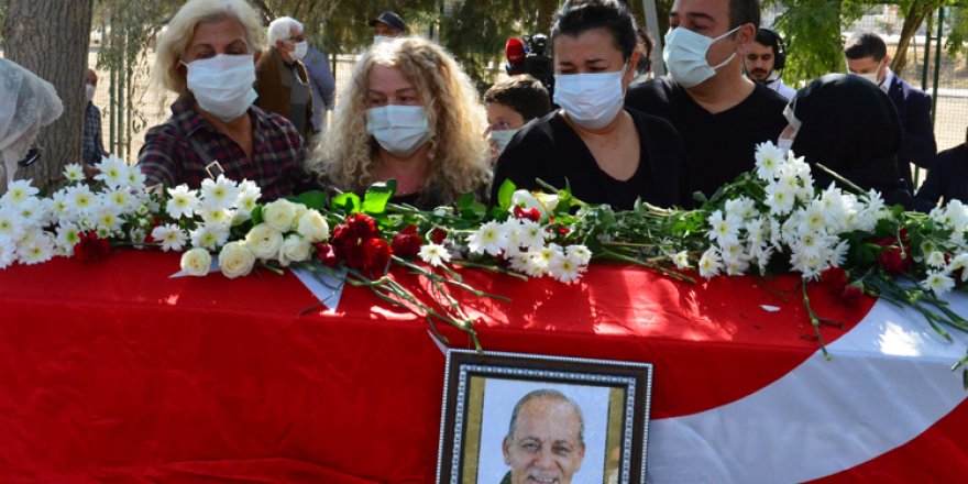 Gazeteci yazar Bekir Coşkun memleketi Şanlıurfa'da son yolculuğuna uğurlandı