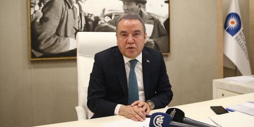 Muhittin Böcek'in Kovid-19 tedavisi yoğun bakımda sürüyor