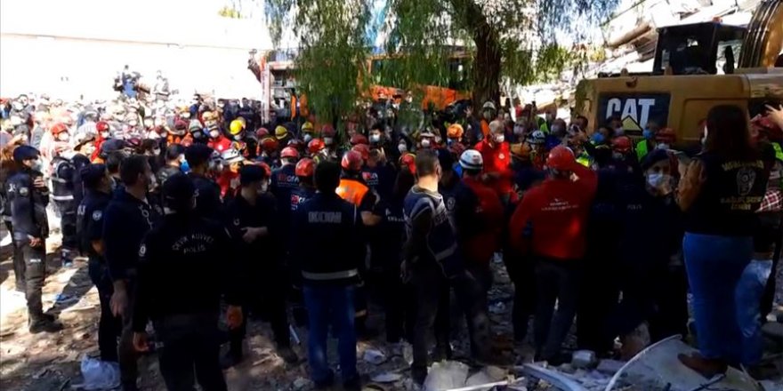 Anne ve 3 çocuğu depremden 23 saat sonra enkazdan yaralı olarak çıkarıldı