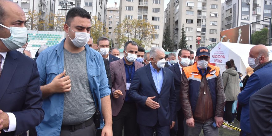 Binali Yıldırım, İzmir'deki çadır kenti ziyaret etti
