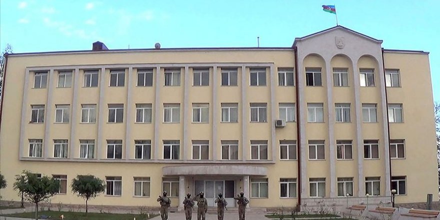 Şuşa kentinde Azerbaycan bayrağı dalgalanıyor