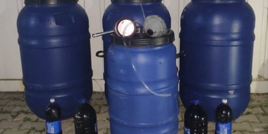 İzmir'de 900 litre kaçak içki ele geçirildi