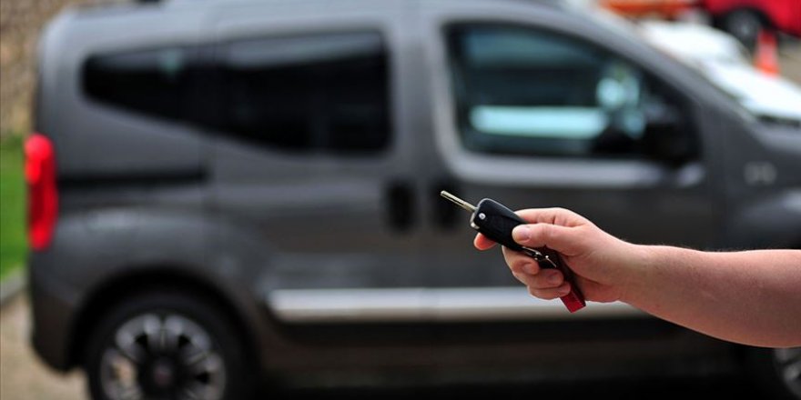 İkinci el oto pazarında  fiyatlar da artıyor