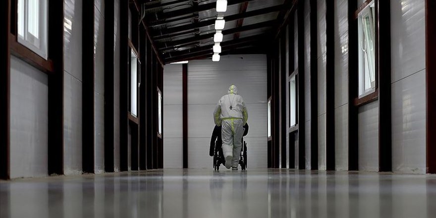 Almanya'da doktorlar acil olmayan ameliyatların ertelenmesini talep etti