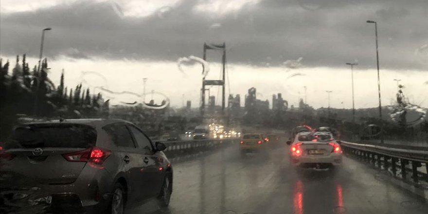 İstanbul'da aralıklı sağanak bekleniyor