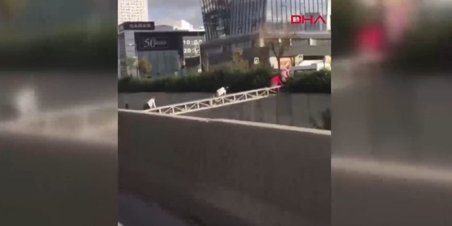 Görenleri şaşkına çeviren anlar... Tehlikeli geçişe jiletli tel önlemi