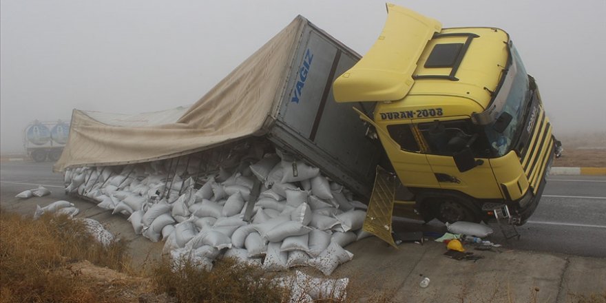 Konya'da tır ile askeri personeli taşıyan servis midibüsü çarpıştı: 10 yaralı