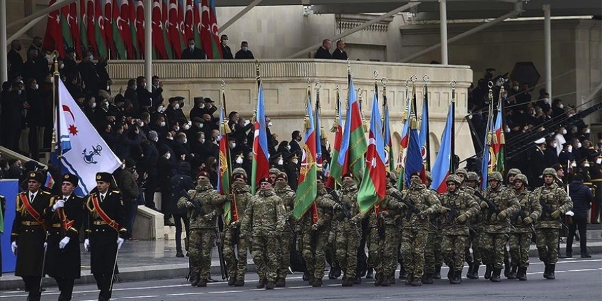 Azerbaycan Dağlık Karabağ zaferi törenle kutlandı