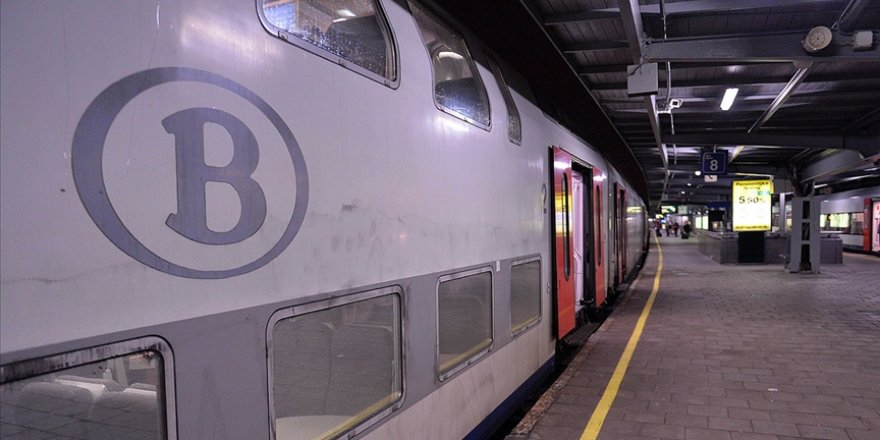 Belçika, İngiltere ile hava ve demir yolu ulaşımını durduruyor