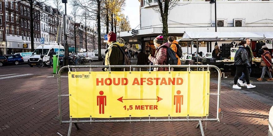 Hollanda İngiltere'ye uçuşları 'şartlı' olarak yeniden açtı