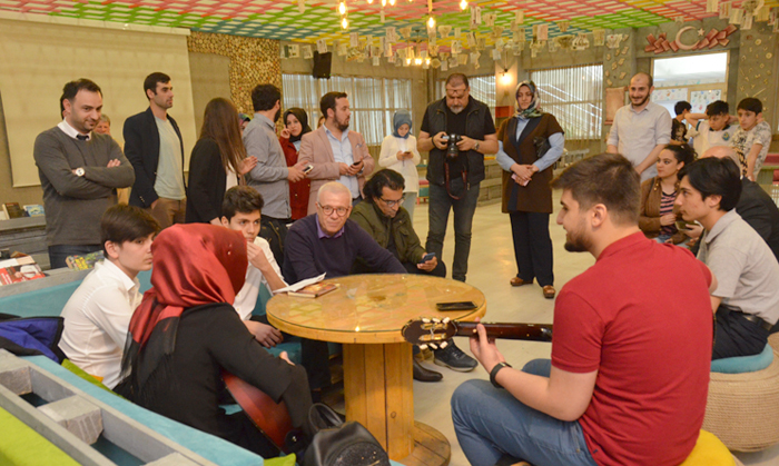 Gazeteci Özkök Kitaplı Kahve’de