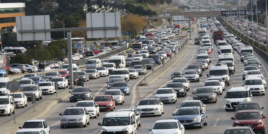 İstanbul'da kısıtlama öncesi yine trafik yoğunluğu