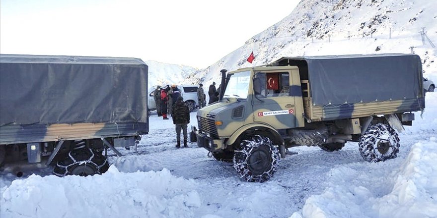 Şemdinli'de çığ düşmesi sonucu bir asker şehit oldu