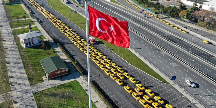 Yenikapı'da taksicilerin taksimetre güncelleme yoğunluğu devam ediyor