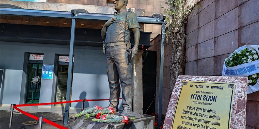 İzmir Adliyesi çalışanları, şehit polis Fethi Sekin'i unutmadı