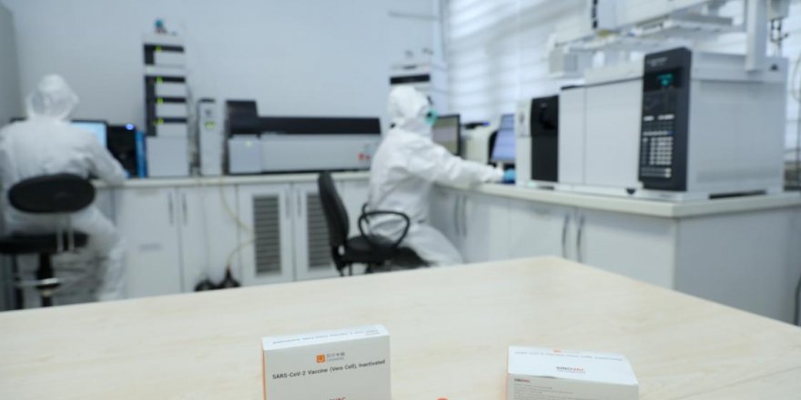 Kovid-19 aşısının analizleri Sağlık Bakanlığı laboratuvarlarında devam ediyor