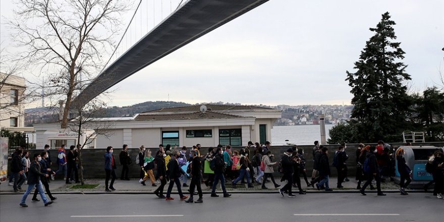 Boğaziçi Üniversitesi önündeki gösterilere ilişkin gözaltına alınanlardan 24'ü adliyeye sevk edildi