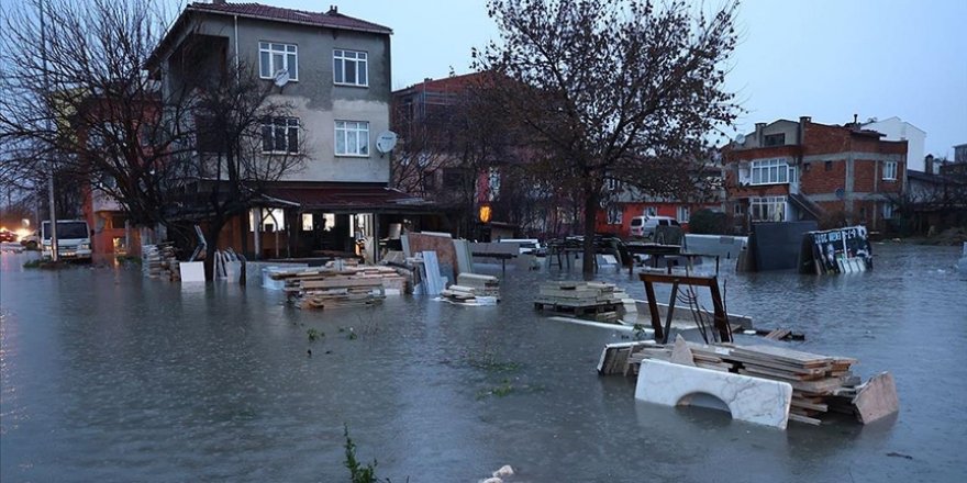 Edirne'de sağanak hayatı olumsuz etkiledi