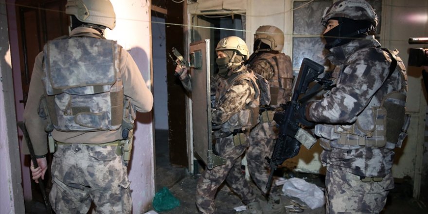 İzmir merkezli 12 ilde terör operasyonu: 49 gözaltı