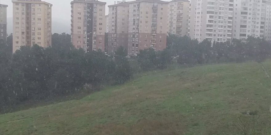 İstanbul'da yılın ilk karı yağrı