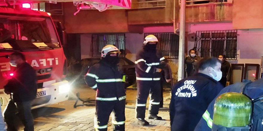 3 günde 8 kez yangın çıkan bina sakinleri endişeli