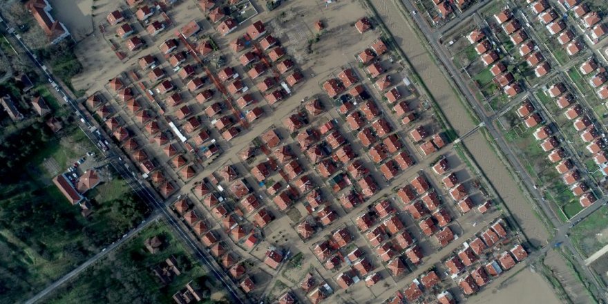 Kırklareli'nde dereler taştı, ev ve iş yerlerini su bastı