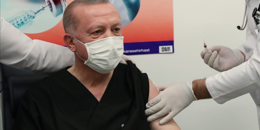 Cumhurbaşkanı Erdoğan, Kovid-19 aşısının ikinci dozunu yaptırdı