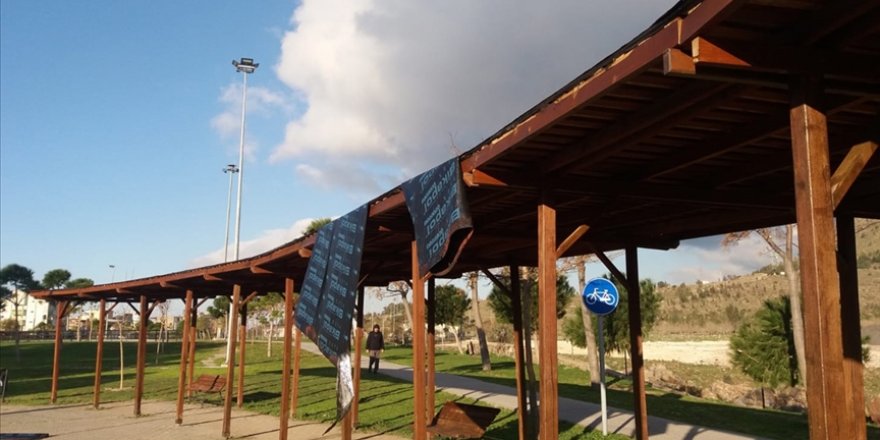 İzmir'de etkili olan fırtına 330 civarında ağaca zarar verdi