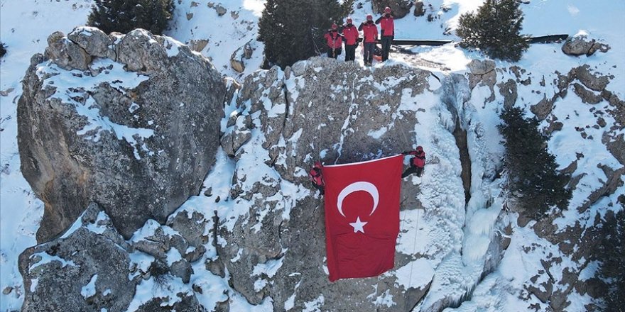Kahraman Mehmetçik hayat kurtarmak için zor koşullarda eğitim alıyor