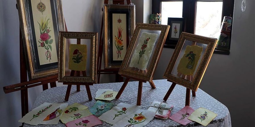 El yapımı kağıtlara 600 yıllık Osmanlı sanatı Edirnekari motiflerini işliyor